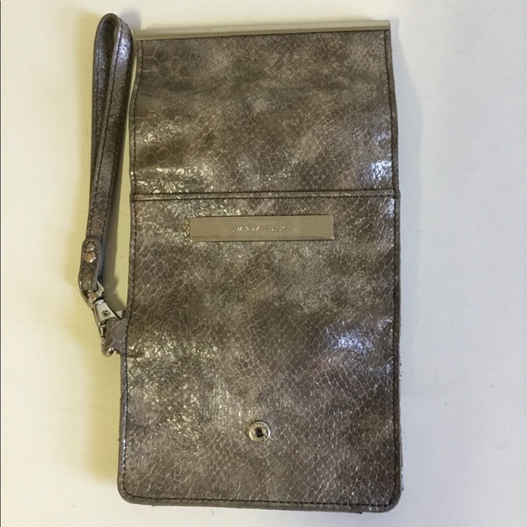 Ivanka Trump Wallet/Wristlet❤️ - Picture 7 of 7